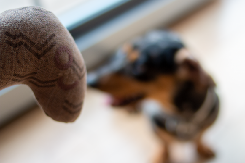 Plyšová hračka z recyklovaných materiálů Červ Earth hnědá