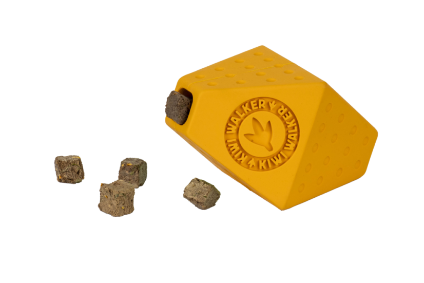 Gumová hračka OCTABALL s dírou na pamlsky - MINI - oranžová