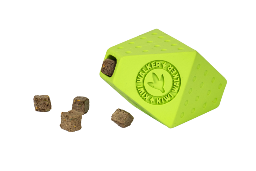 Gumová hračka OCTABALL s dírou na pamlsky - MINI - zelená